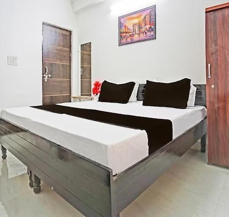 Rooftop Castle Hotel Noida Exterior photo