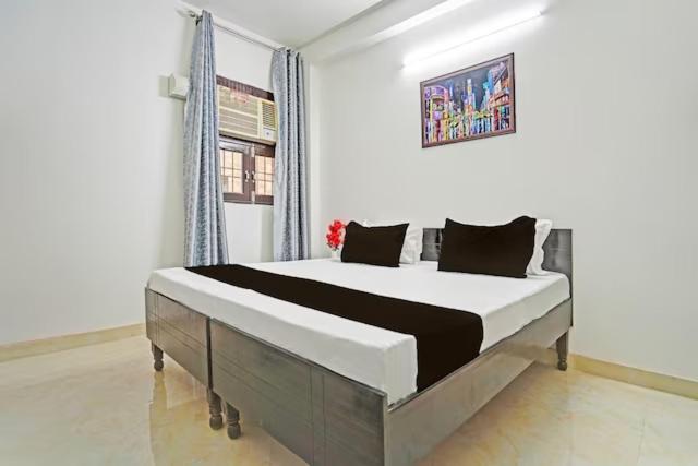 Rooftop Castle Hotel Noida Exterior photo